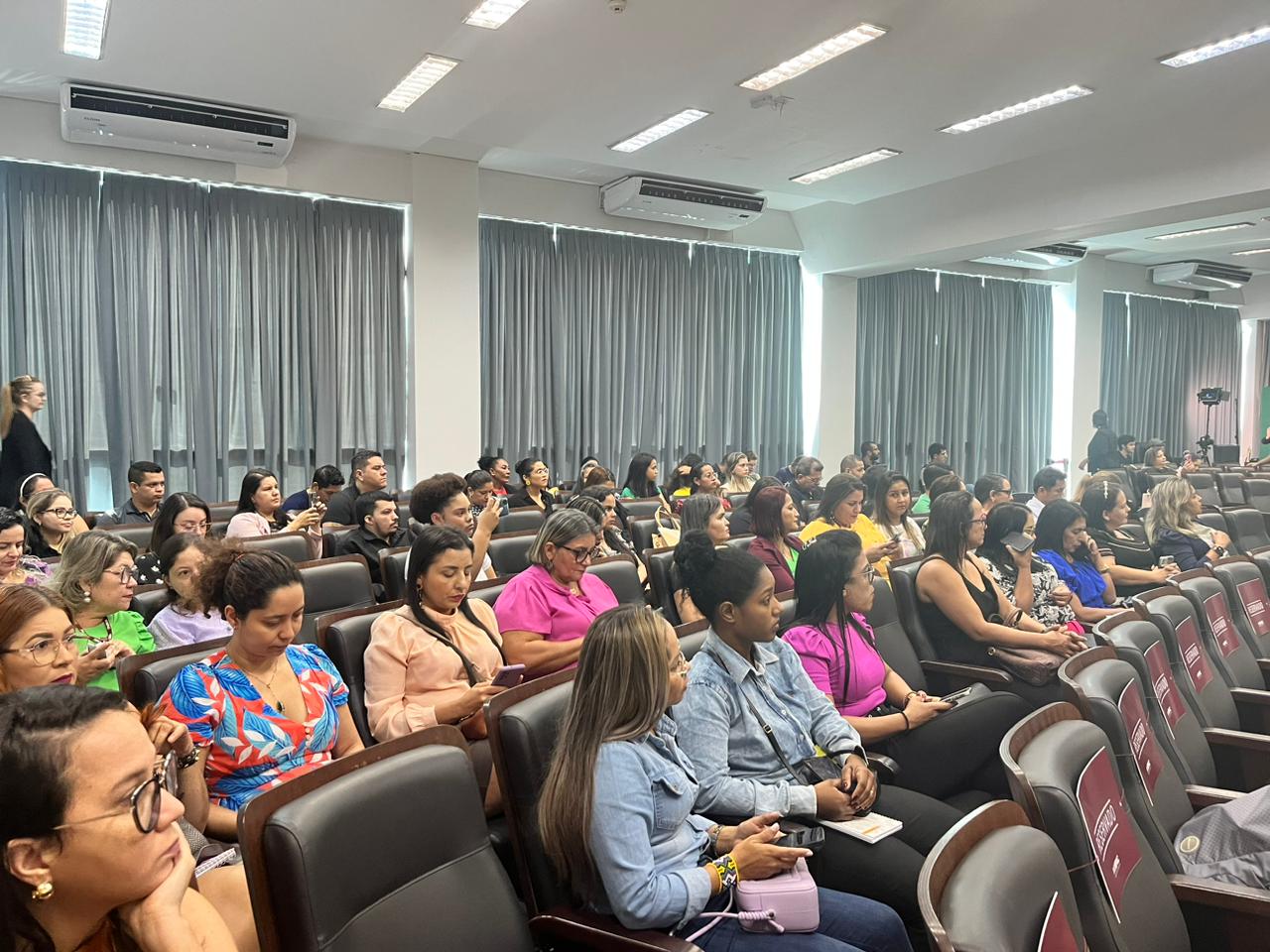 Encontro discute a implantação de uma rede de atendimento e escuta protegida para meninas e meninos vítimas ou testemunhas de violência e evitar sua revitimização, em municípios que participam do Selo UNICEF. 