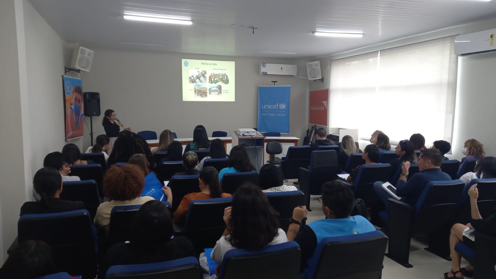 Encontro discute a implantação de uma rede de atendimento e escuta protegida para meninas e meninos vítimas ou testemunhas de violência e evitar sua revitimização, em municípios que participam do Selo UNICEF. Em 2020, 266 casos de violência sexual contra crianças e adolescentes foram registrados no estado