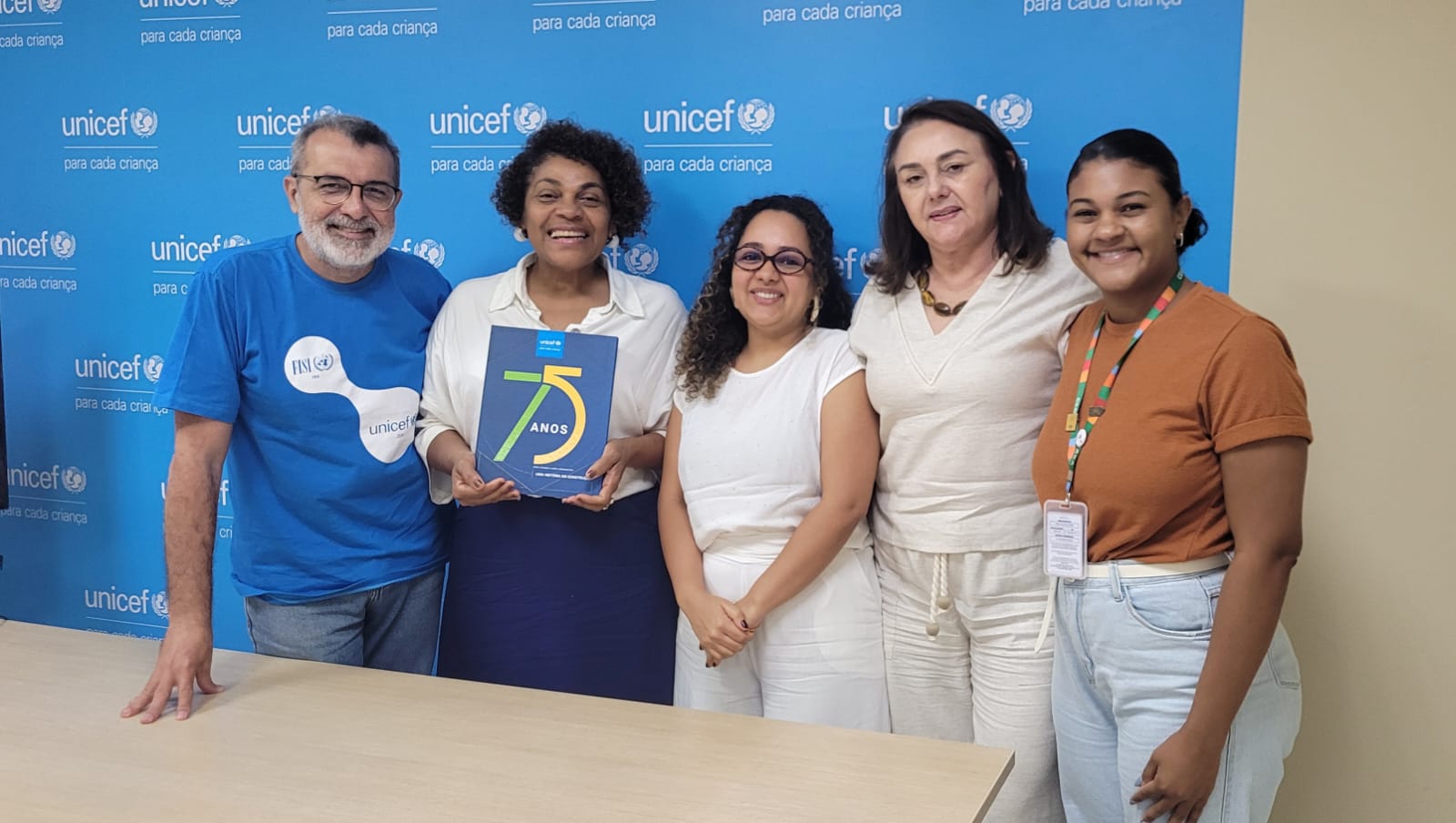 Foto com Chefe do Escritório do UNICEF em Fortaleza, Rui Aguiar, Secretária da Igualdade Racial do Ceará, Zelma Madeira, Consultora Selo UNICEF Taiane Alves, Coordenadora da Implantação do Selo nos estados do Ceará e Rio Grande do Norte, Amélia Prudente e assessora da Secretaria da Igualdade Racial do Ceará, Nádia Amaro.