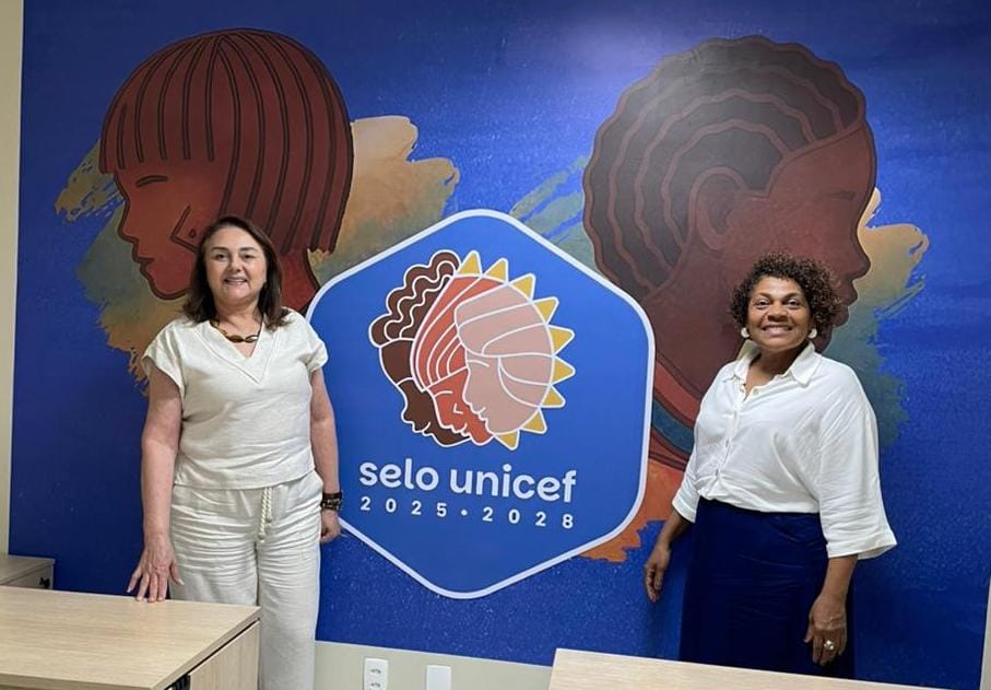 Foto com a Coordenadora da Implantação do Selo nos estados do Ceará e Rio Grande do Norte, Amélia Prudente e Zelma Madeira, Secretária da Igualdade Racial do Ceará.