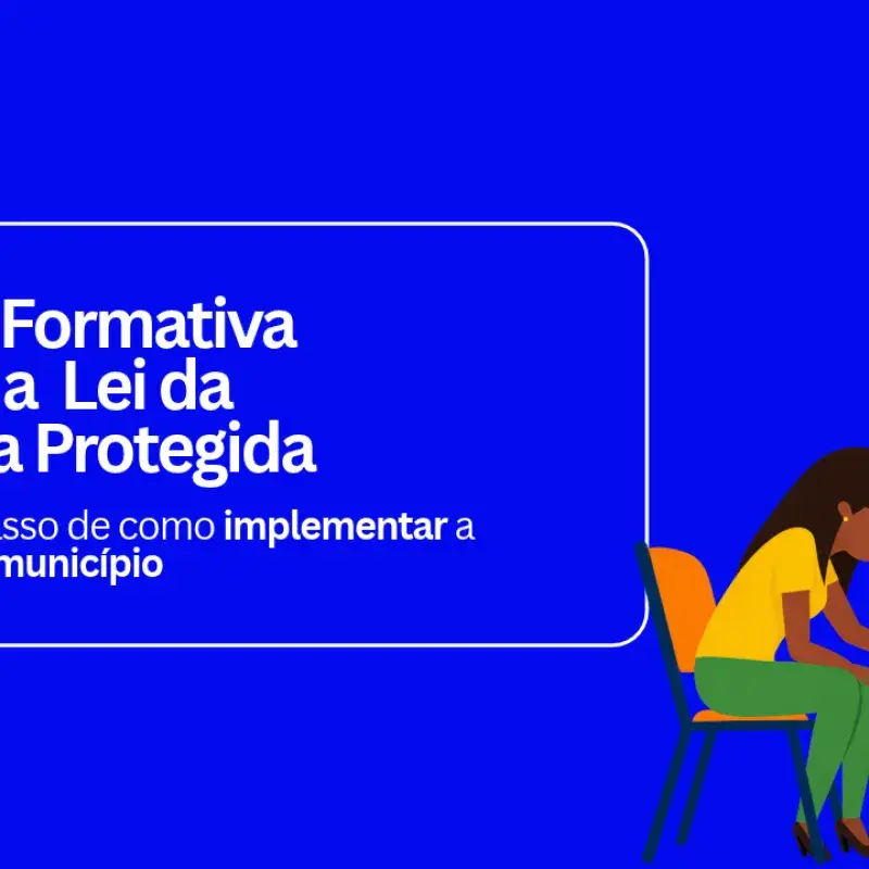 A imagem possui um fundo azul, no canto superior direito tem a logo do Selo UNICEF edição 2025-2028, na parte inferior esquerda, uma imagem de uma pessoa adulta conversando com uma criança